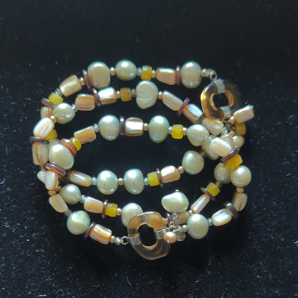 Silpada Gold and Cream Pearl Bracelet